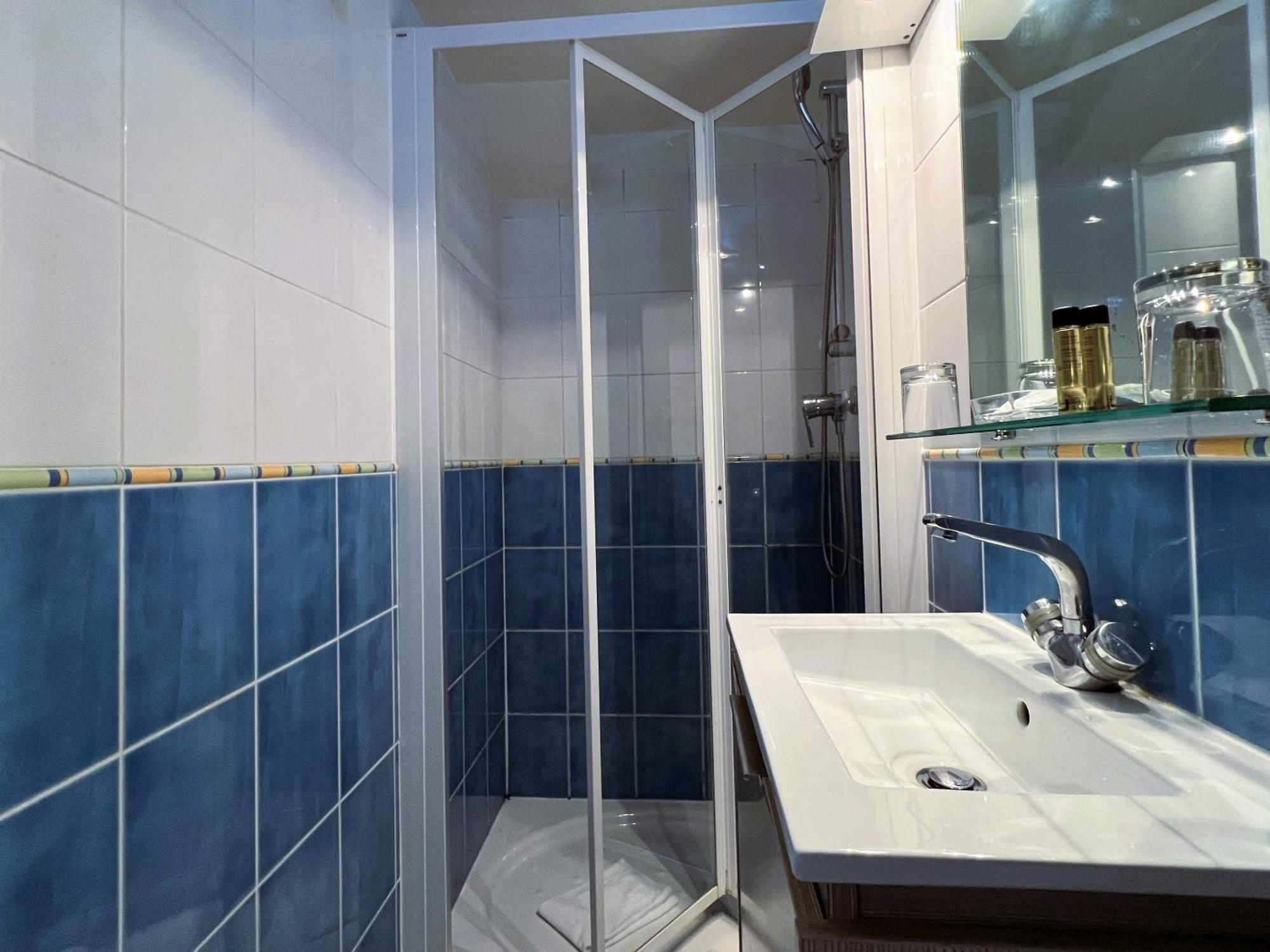 Hotel La Sanguine Paryż Zewnętrze zdjęcie