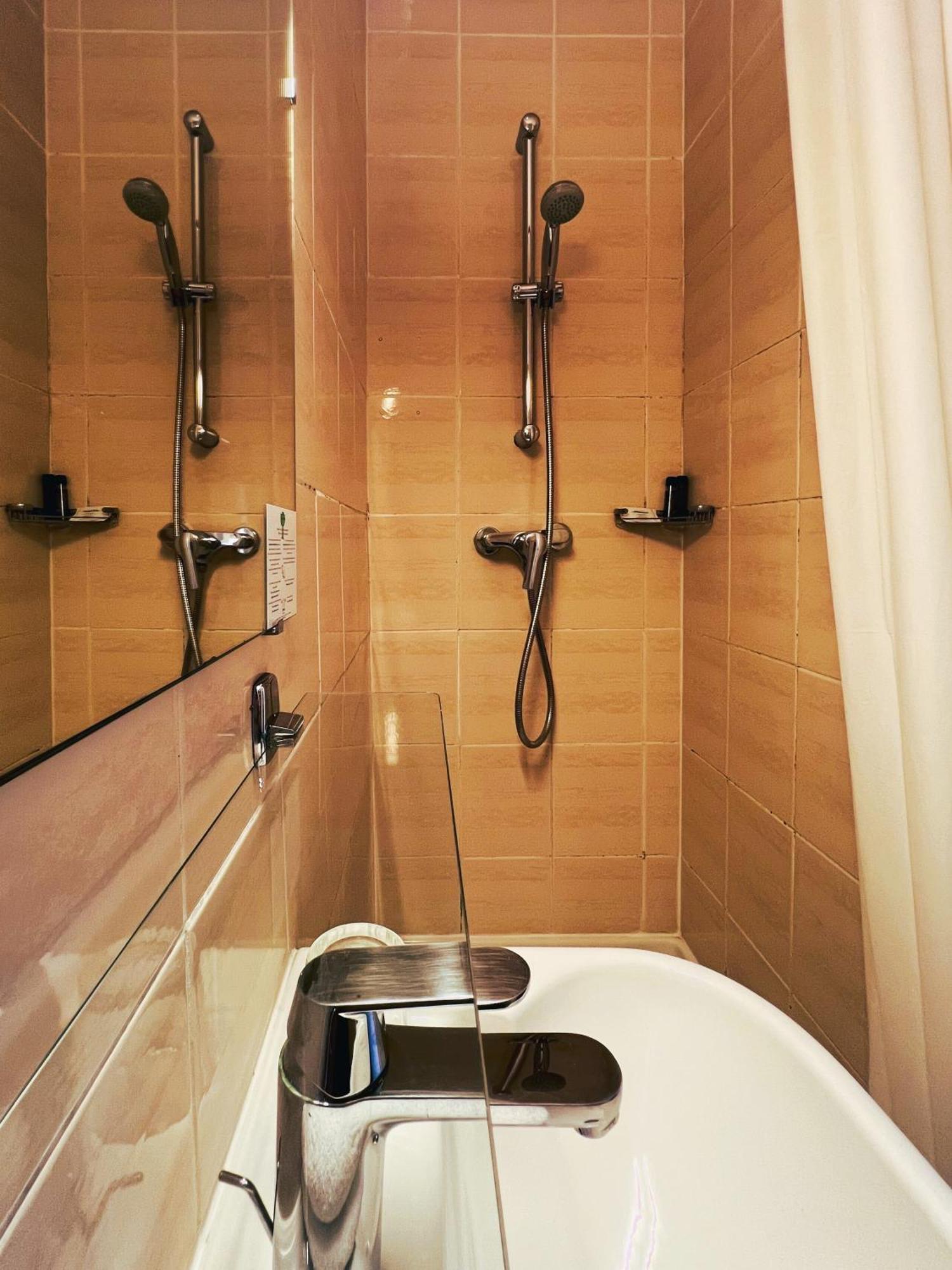 Hotel La Sanguine Paryż Pokój zdjęcie